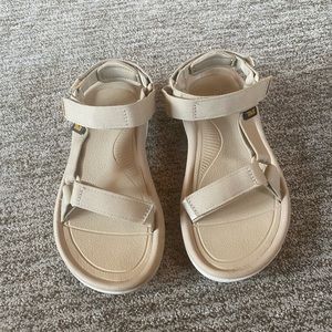 Sesame Teva Hurricanes in like new condition!